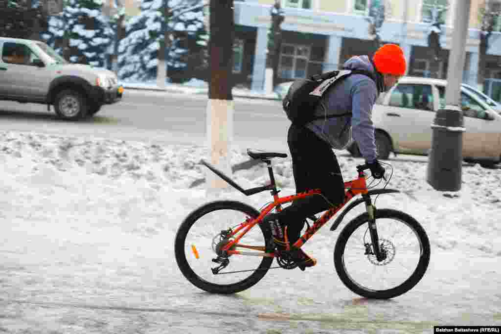Акция «На работу на велосипеде» проходит и в других городах мира. В Алматы для участия в акции зарегистрировалось более 100 горожан. 