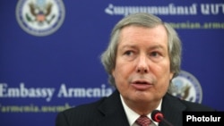 ԵԱՀԿ ՄԽ համանախագահ Ջեյմս Ուորլիք, արխիվ