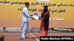 د خوست له یو پوهنځي ۳۴ نجونې د طب په څانګه کې فارغه شوې.