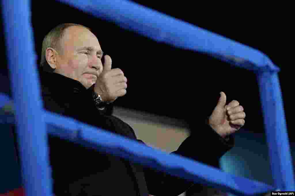Орусиянын президенти Владимир Путин баштаган бир нече өлкөнүн мамлекет башчылары келишти. Путин оюндун ачылышынын алдында Кытайдын лидери Си Цзинпин менен Бээжинде сүйлөшүү өткөрдү.