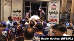 د کراچۍ پوليسو یوه مشر مران يعقوب منهاس د اګست پر ۱۴مه ماښام مهال تر پېښه وروسته ویلي چې د لومړنیو معلوماتو له مخې دا د لاسي بم يا کريکر بم برید وو.