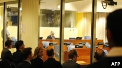 Novinari prate suđenje Radovanu Karadžiću u sudnici Tribunala, arhiva