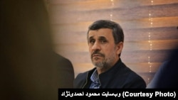 احمدی‌نژاد خطاب به خامنه‌ای، در مورد برادران لاریجانی: «علی‌القاعده باید از وضع زندگی و خانواده آنان گزارش‌های لازم به عرض جنابعالی رسیده باشد»
