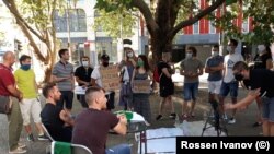 Дискусията на протестиращите българи в Берлин