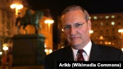 Što očekivati kada vidite da se hrvatska predsjednica nedavno fotografirala sa ustaškom zastavom: Efraim Zuroff