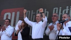 Armenia - The opposition Hayastan bloc led by former President Robert Kocharian (C) holds a campaign rally in Abovian, June 11, 2021
