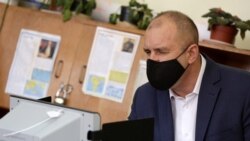 Румен Радев гласува машинно