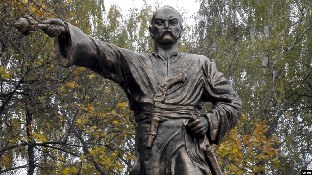 Пам’ятник ватажку українського гайдамацького руху, одному з керівників Коліївщини (1768) Івану Гонті, в районному центрі Христинівка Черкаської області, 24 жовтня 2009 року