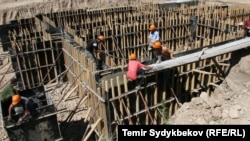 Бишкектеги курулуштардын бири. Иллюстрациялык сүрөт.