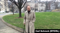 După ce s-a îmbolnăvit prima oară, în 2015, Vladimir Kara-Murza a trebuit să facă terapie pentru a putea începe să meargă din nou și a mers în baston timp de un an.