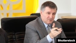 Аваков зазначив, що МВС є аполітичним та не підтримує жодного з кандидатів