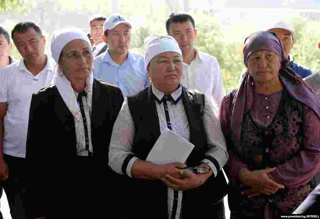Ай-Сай айылынын тургундары. 